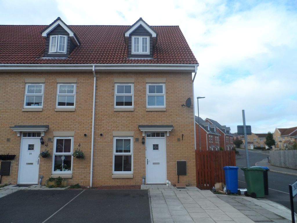 3 bed town house for sale in Chillerton Way, Wingate TS28, £80,000