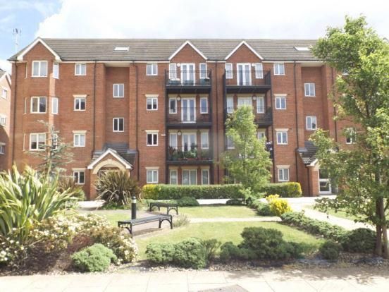 2 bed flat for sale in London Road, Romford RM7, £210,000