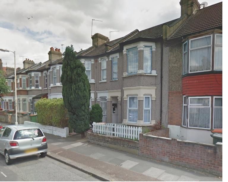 3 bed flat for sale in Halley Road, Manor Park E12, £200,000