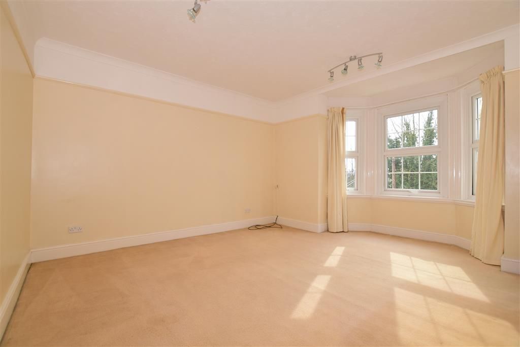 1 bed flat for sale in Buckland Hill, Maidstone, Kent ME16, £165,000