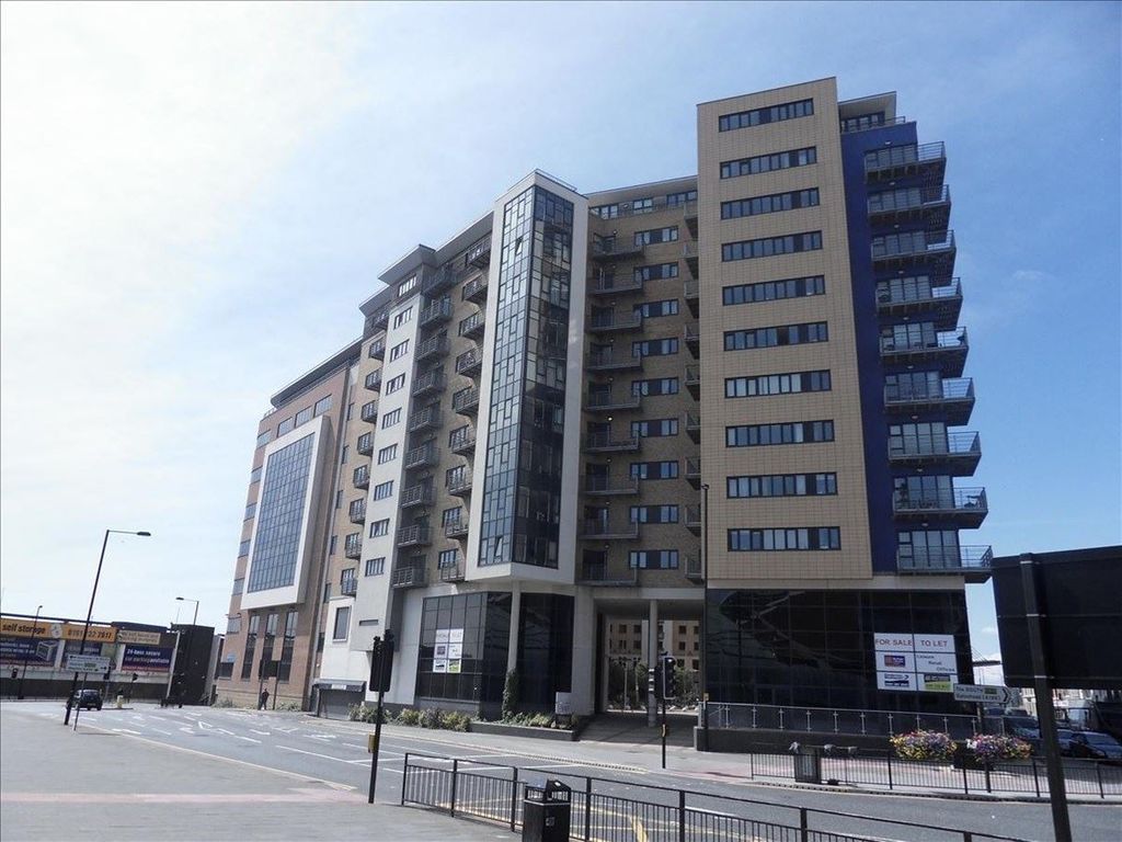 2 bed flat for sale in St. James Gate, Newcastle Upon Tyne NE1, £235,000