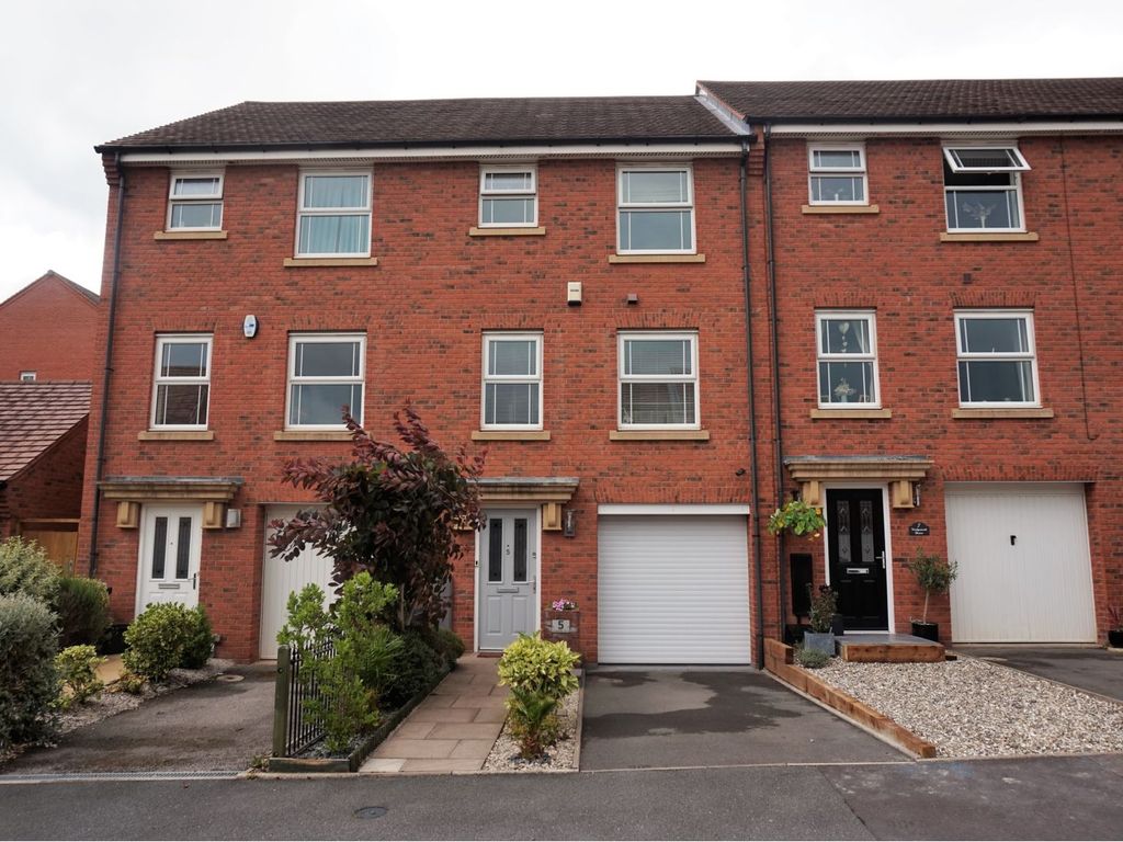 4 bed town house for sale in Kirkpatrick Drive, Stourbridge DY8, £295,000