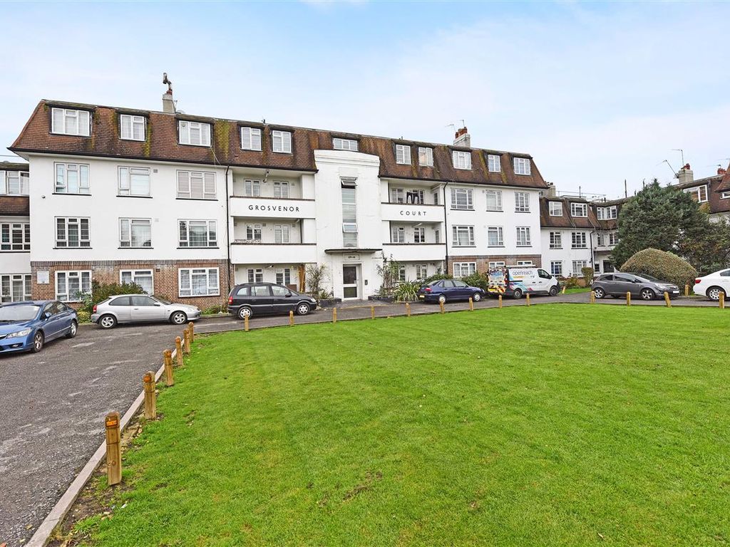 1 bed flat for sale in London Road, Morden SM4, £225,000