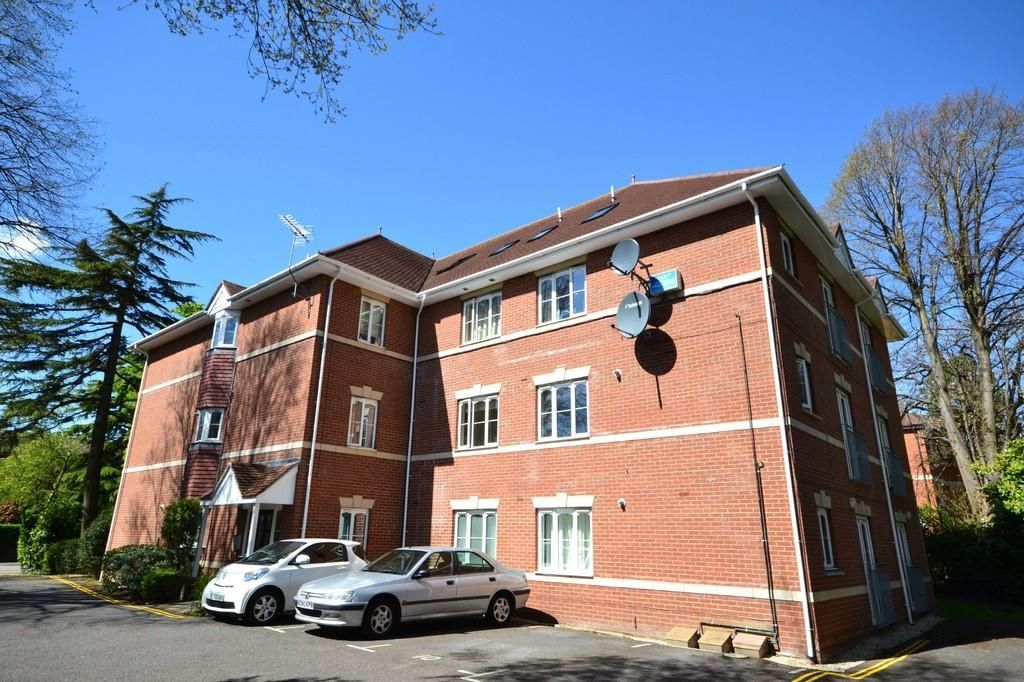 2 bed flat for sale in Wellington Road, Bournemouth BH8, £195,000
