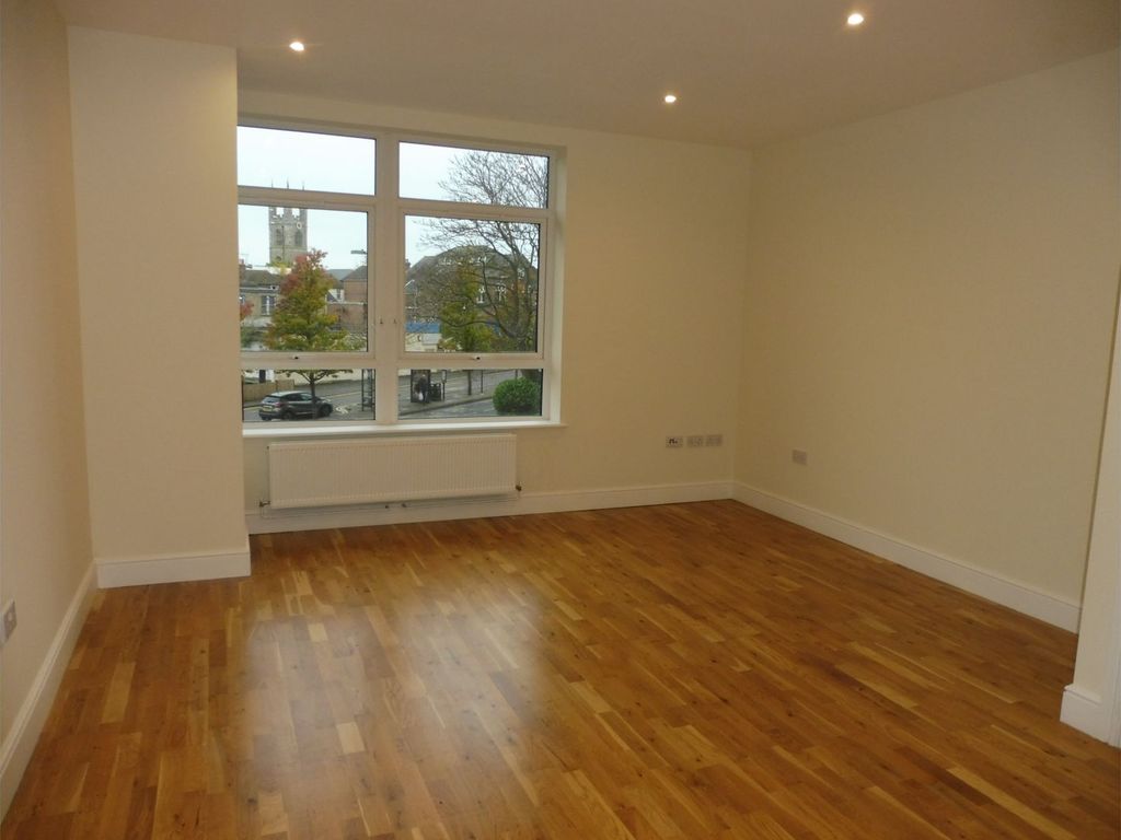 1 bed flat for sale in Park Street, Ashford TN24, £140,000