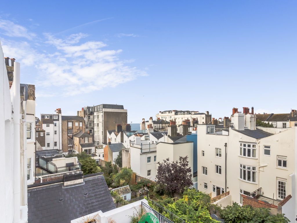 1 bed flat for sale in Bloomsbury Place, Brighton BN2, £220,000