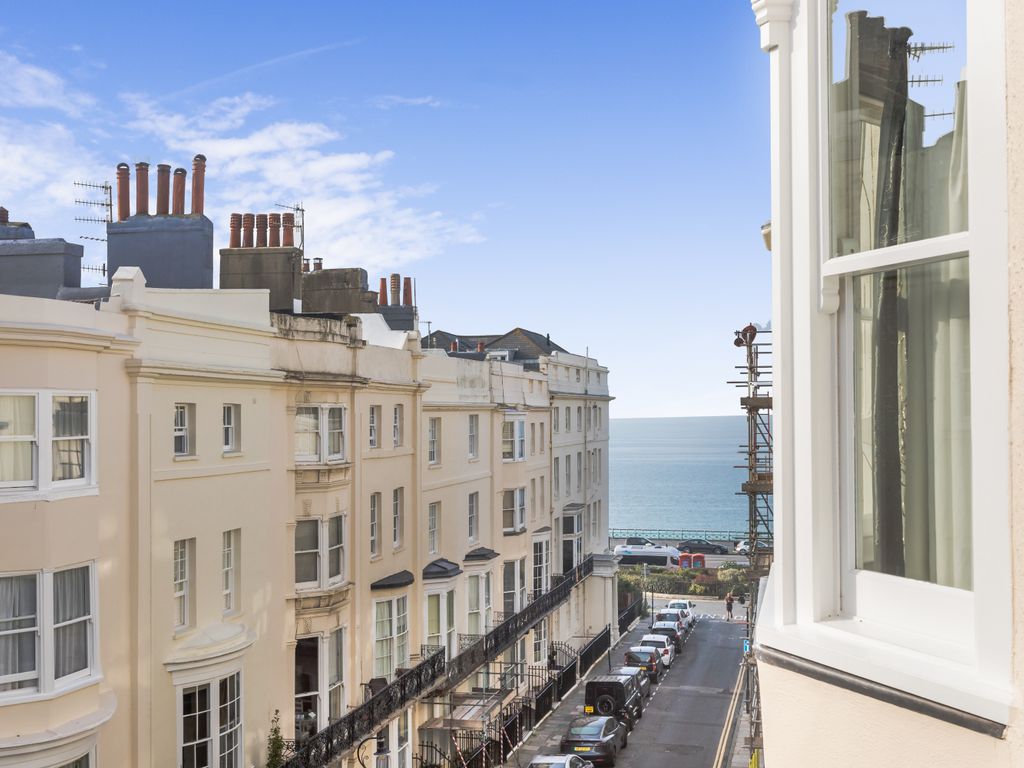 1 bed flat for sale in Bloomsbury Place, Brighton BN2, £220,000