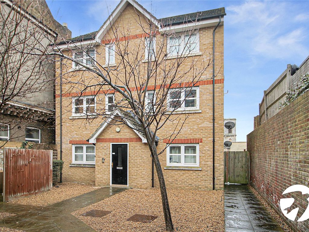 1 bed flat for sale in Danielson Court, 7 Manor Road, Chatham, Kent ME4, £140,000