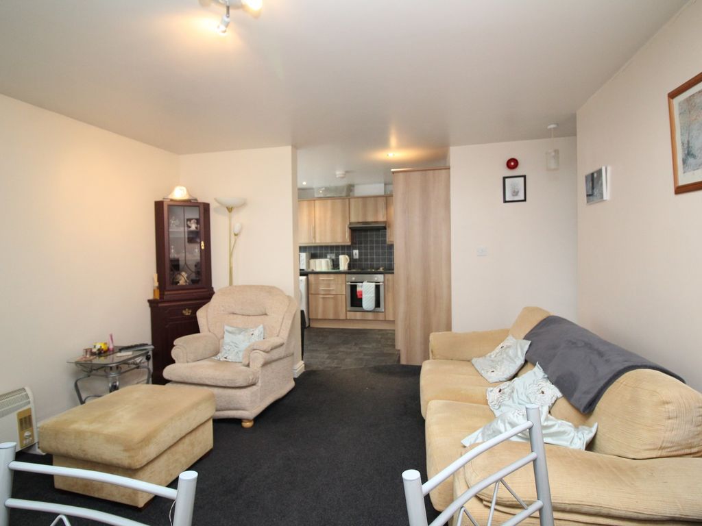 2 bed flat for sale in Squires Gate Lane, Blackpool FY4, £85,000