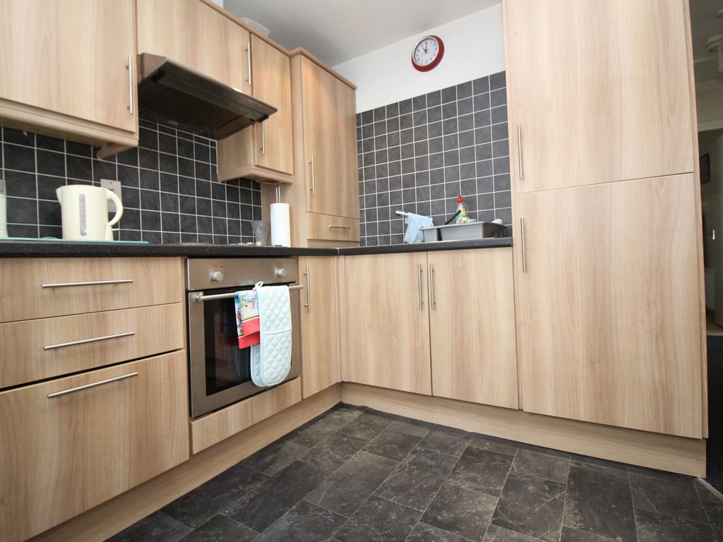 2 bed flat for sale in Squires Gate Lane, Blackpool FY4, £85,000