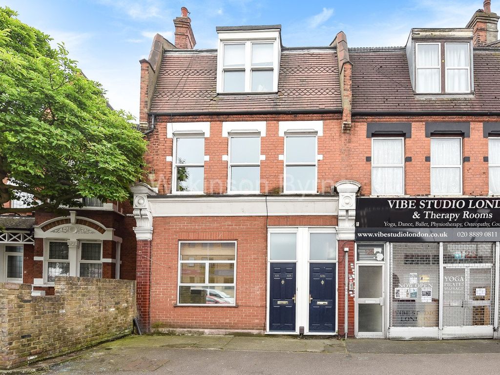 2 bed flat for sale in Bowes Road, London N13, £332,000