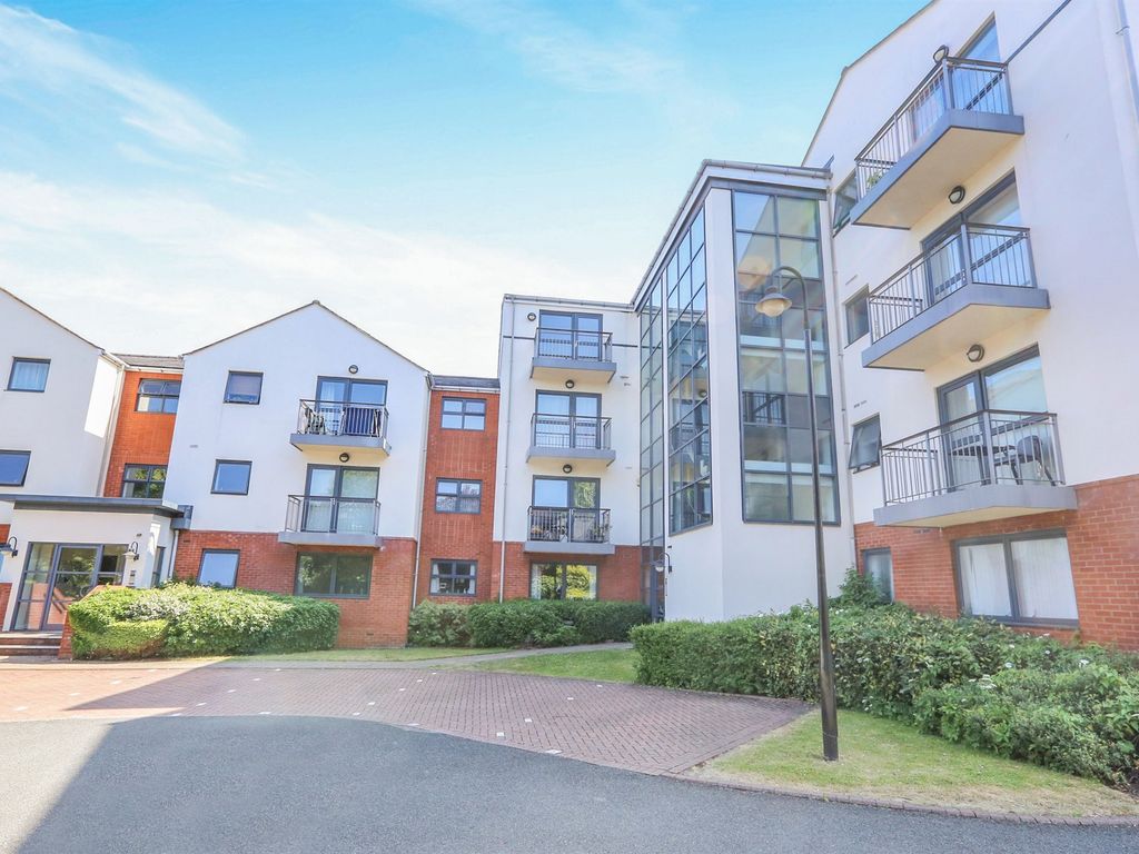 1 bed flat for sale in Penn Road, Penn, Wolverhampton WV4, £130,000