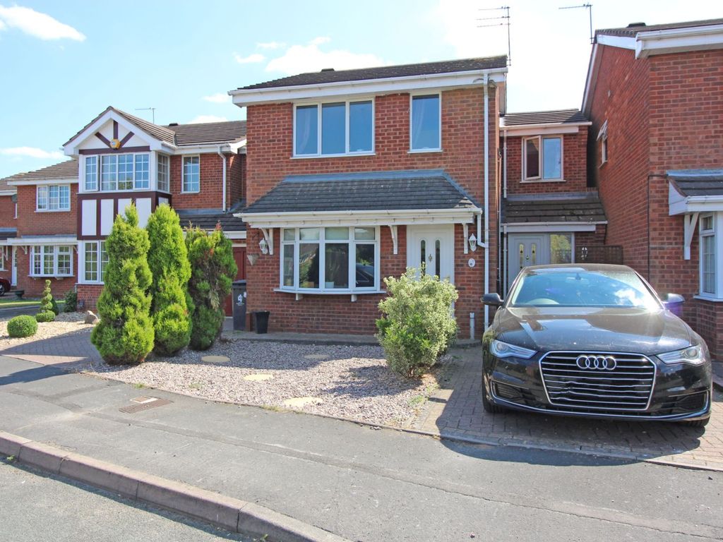 3 bed detached house for sale in The Windrow, Perton, Wolverhampton WV6, £299,995