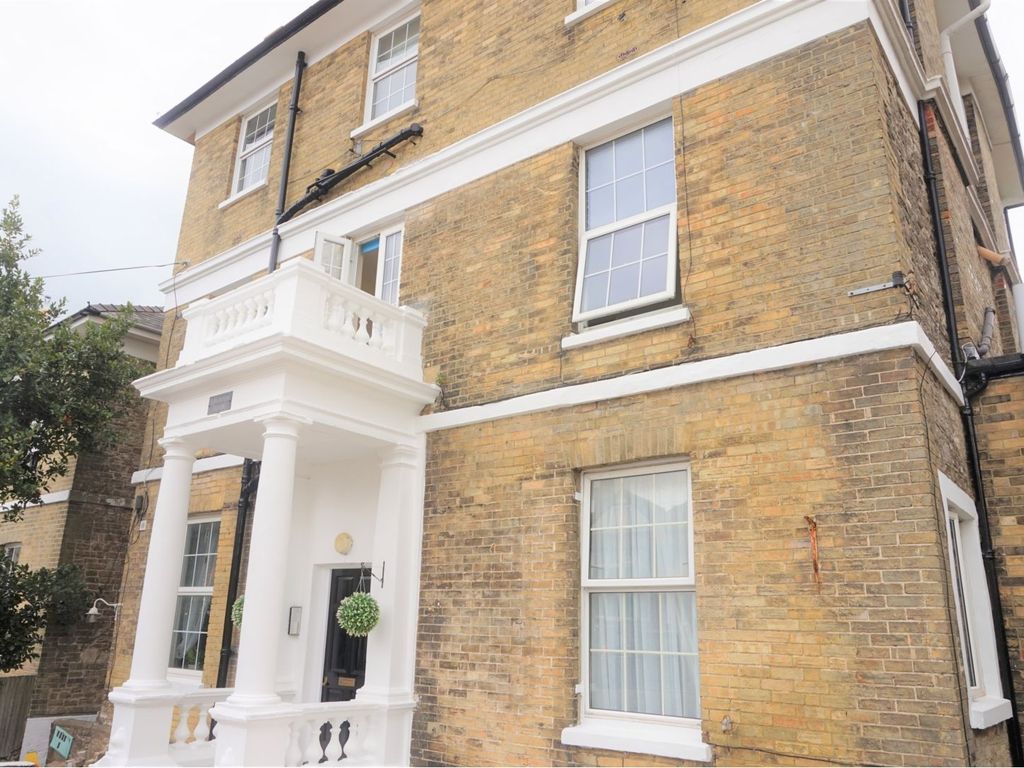 1 bed flat for sale in 16 Belvedere Street, Ryde PO33, £95,000