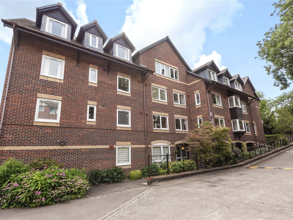 1 bed flat for sale in Masters Court, Wood Lane, Ruislip HA4, £200,000