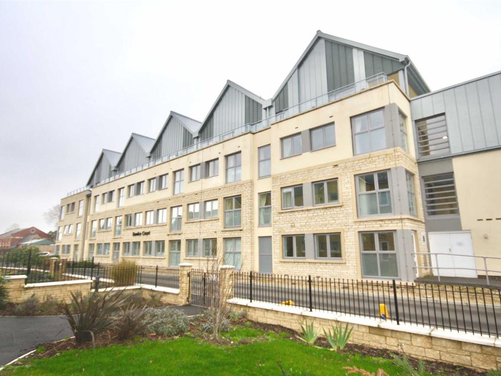 1 bed flat for sale in Bowles Court, Westmead Lane, Chippenham SN15, £189,950
