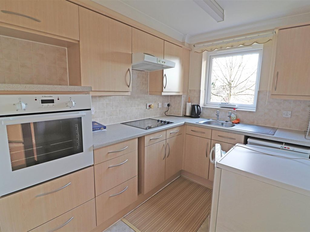 1 bed property for sale in London Road, Redhill RH1, £130,000