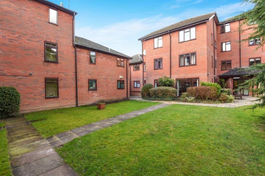 1 bed flat for sale in Summerlands Lodge, Farnborough Common, Orpington BR6, £150,000