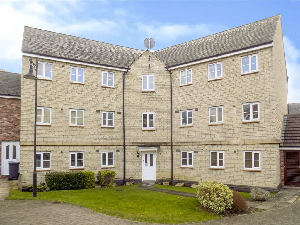 2 bed flat for sale in Ashleworth Road, Redhouse, Swindon SN25, £165,000