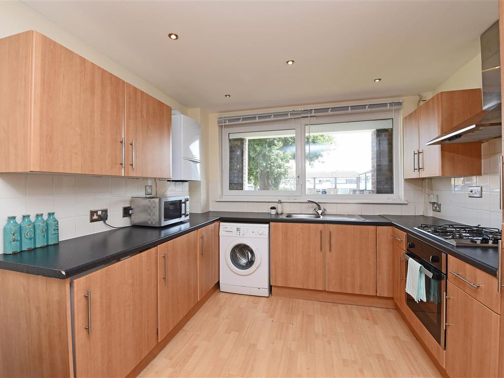 2 bed flat for sale in Bell Drive, London SW18, £275,000