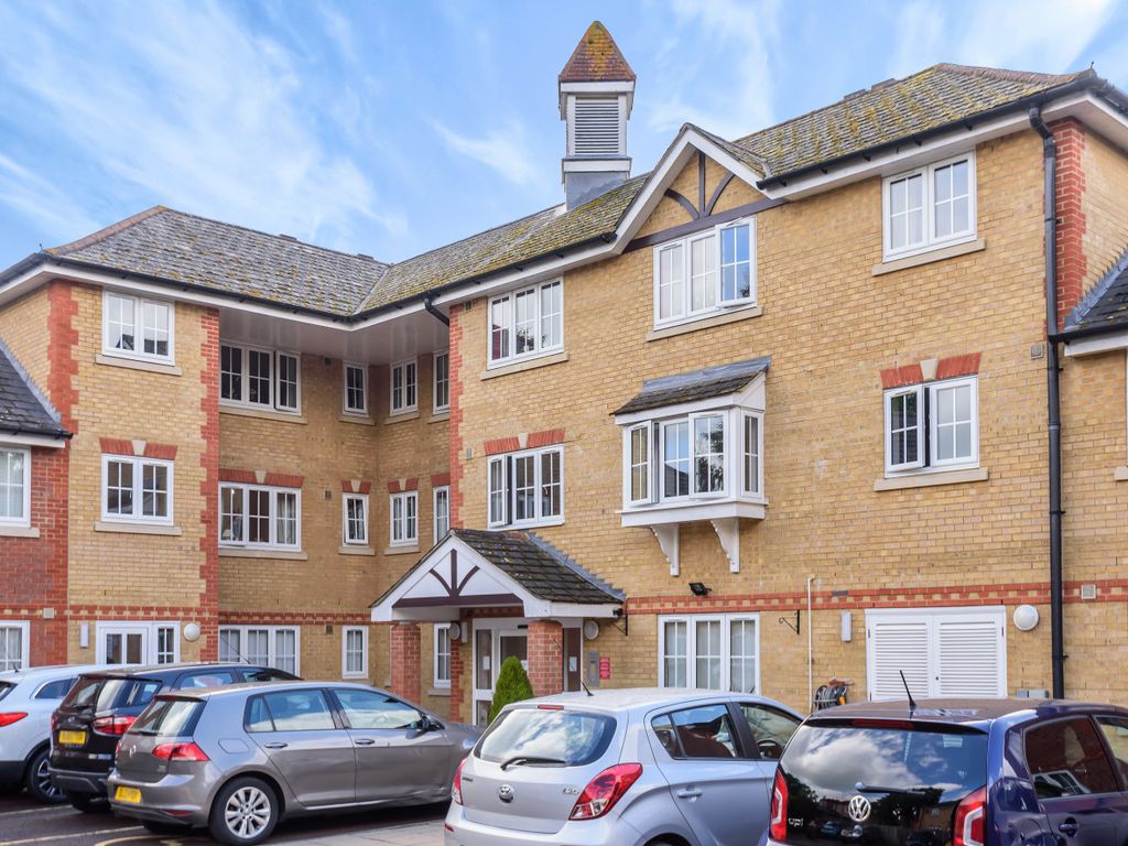 1 bed flat for sale in High Street, Rickmansworth, Hertfordshire WD3, £230,000