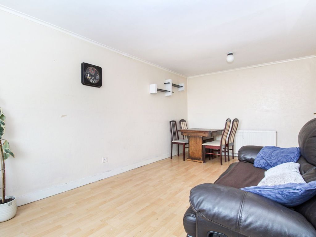 2 bed flat for sale in Cornhill Terrace, Aberdeen AB16, £70,000