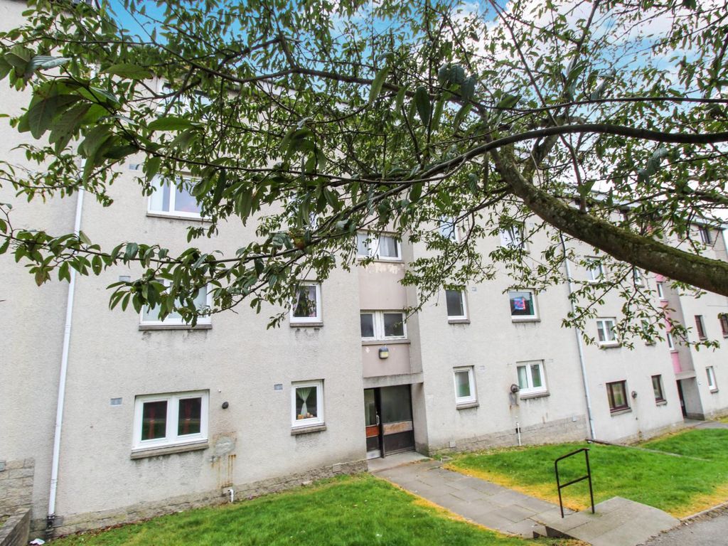 2 bed flat for sale in Cornhill Terrace, Aberdeen AB16, £70,000