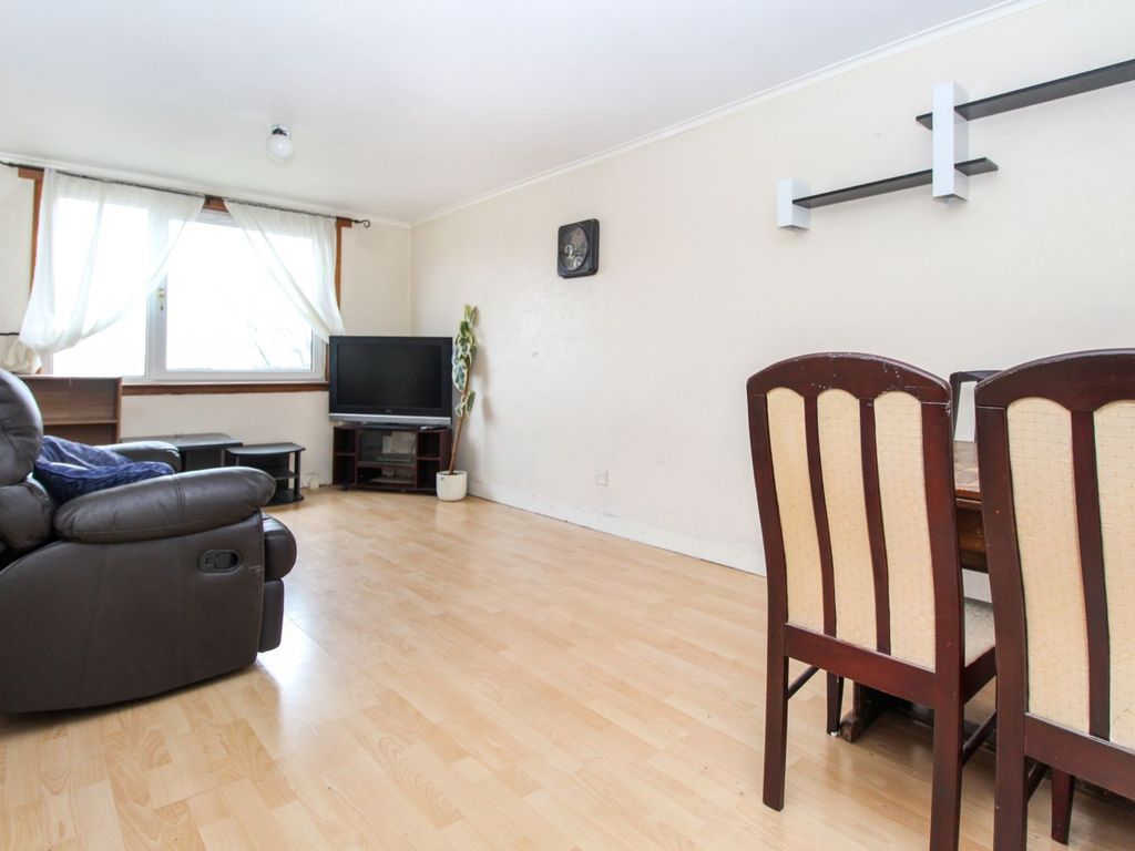 2 bed flat for sale in Cornhill Terrace, Aberdeen AB16, £70,000