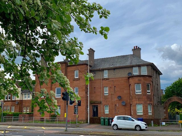 2 bed flat for sale in Paisley Road, Renfrew PA4, £69,000