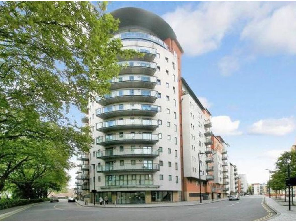 2 bed flat for sale in Lower Canal Walk, Southampton SO14, £200,000
