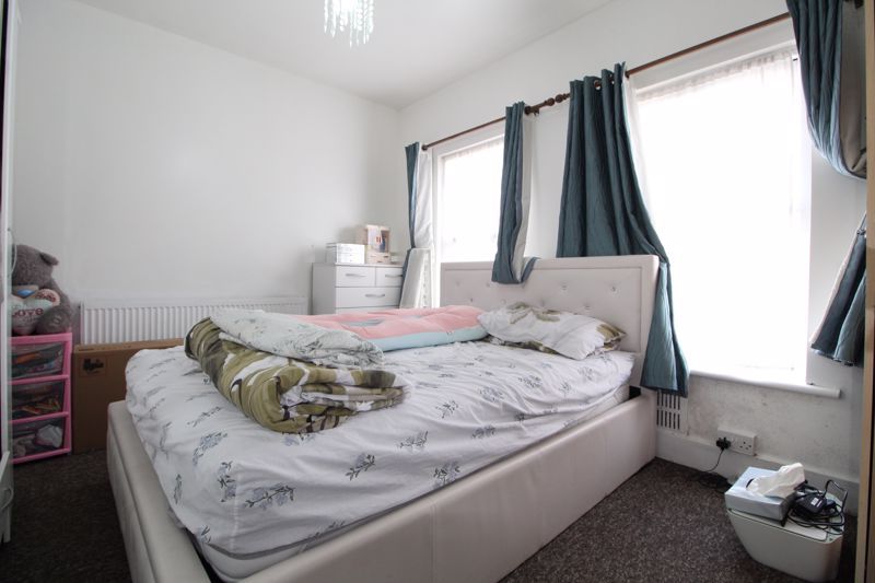 2 bed terraced house for sale in Highbury Road, Luton LU3, £235,000