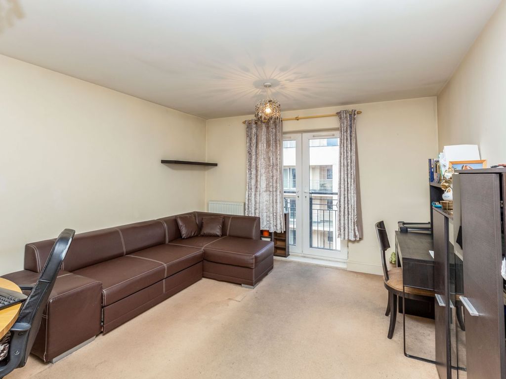 2 bed flat for sale in Coxhill Way, Aylesbury HP21, £217,997