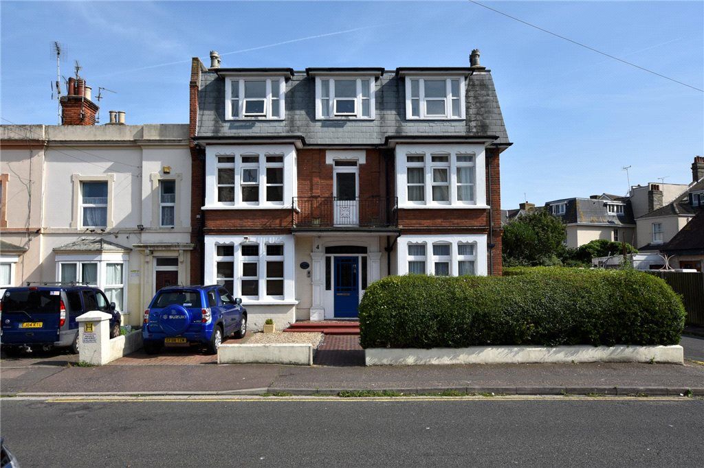 2 bed flat for sale in Church Road, Clacton-On-Sea, Essex CO15, £130,000