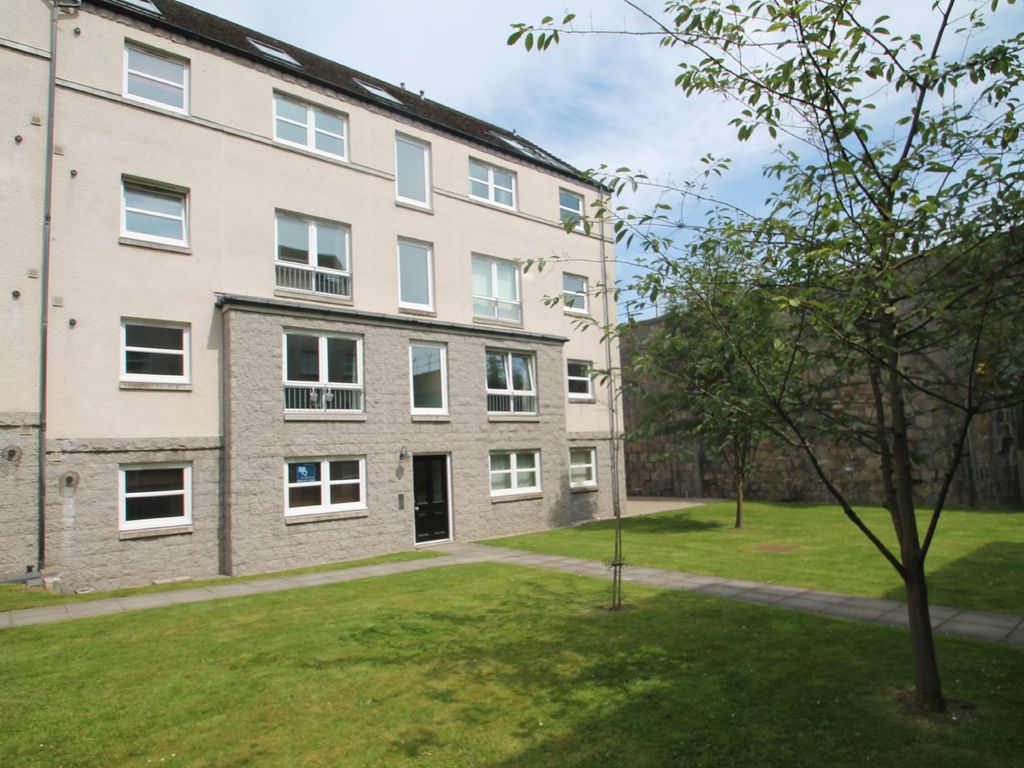 2 bed flat for sale in South College Street, Aberdeen AB11, £115,000