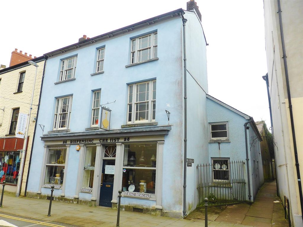 4 bed property for sale in King Street, Carmarthen SA31, £235,000