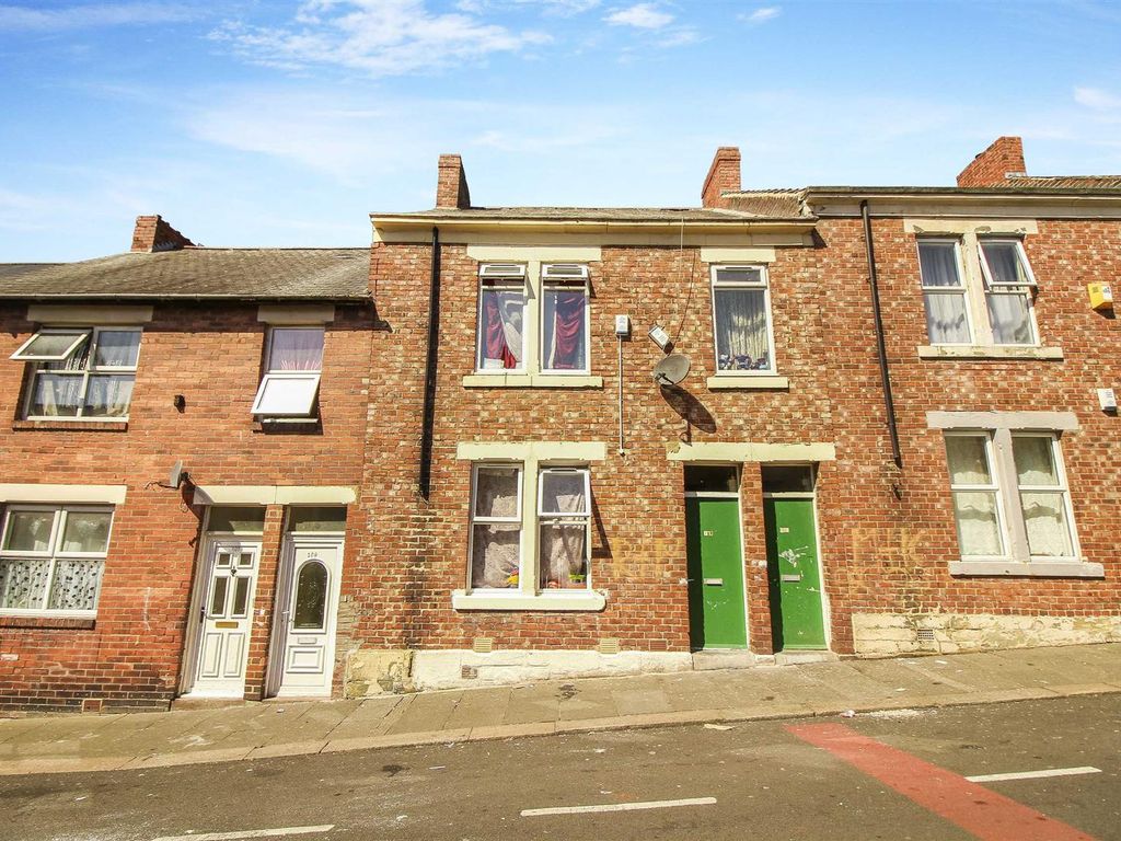 3 bed flat for sale in Canning Street, Benwell, Newcastle Upon Tyne NE4, £76,000