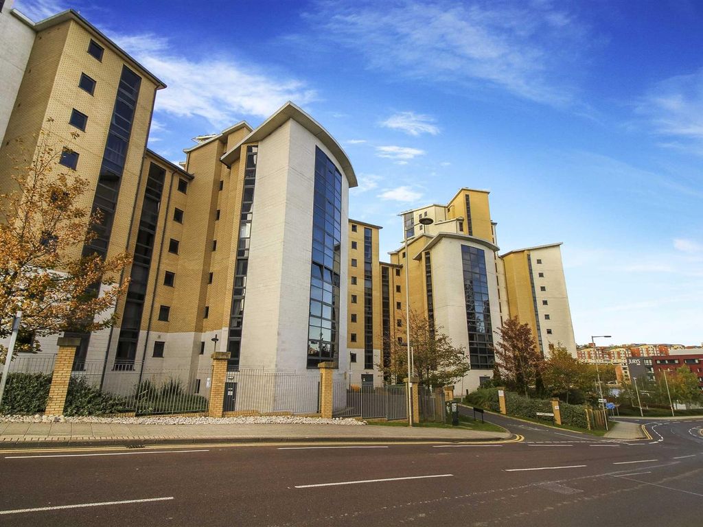2 bed flat for sale in Baltic Quay, Mill Road, Gateshead NE8, £155,000