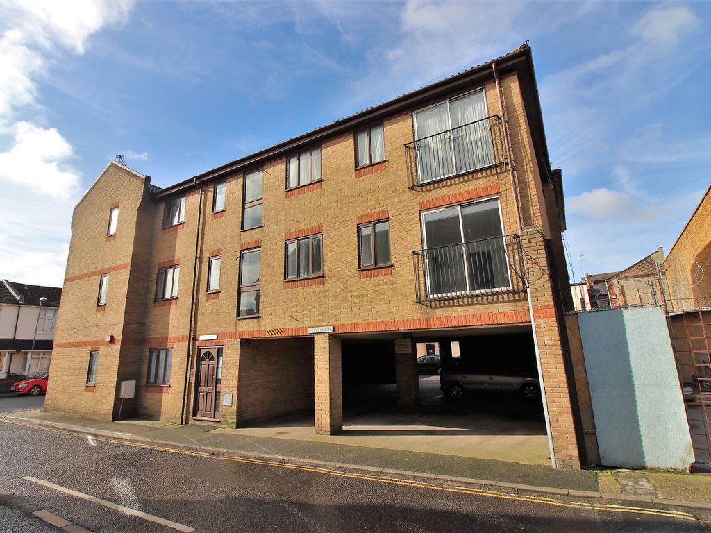 2 bed flat for sale in Ashling Lane, Portsmouth PO2, £145,000
