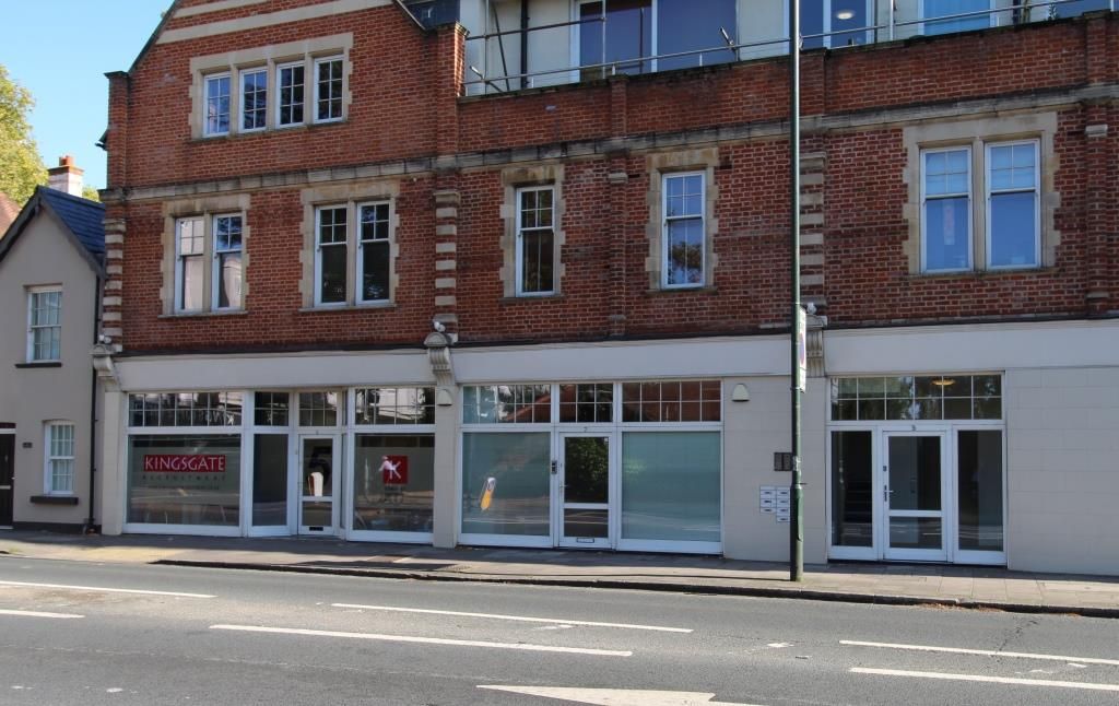 Office for sale in Hampton Court Road, Hampton Wick KT1, £295,000