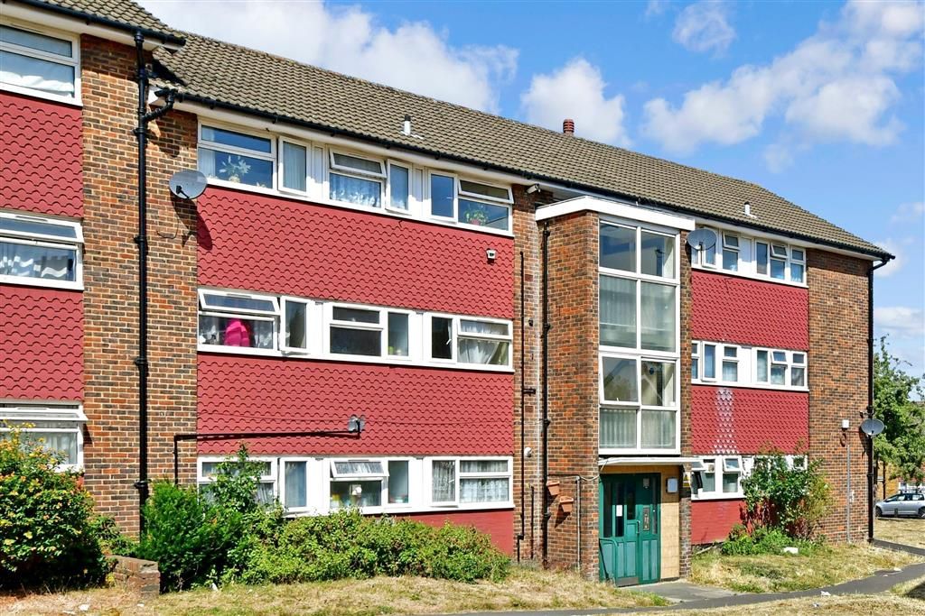 2 bed flat for sale in Broom Gardens, Shirley, Surrey CR0, £220,000