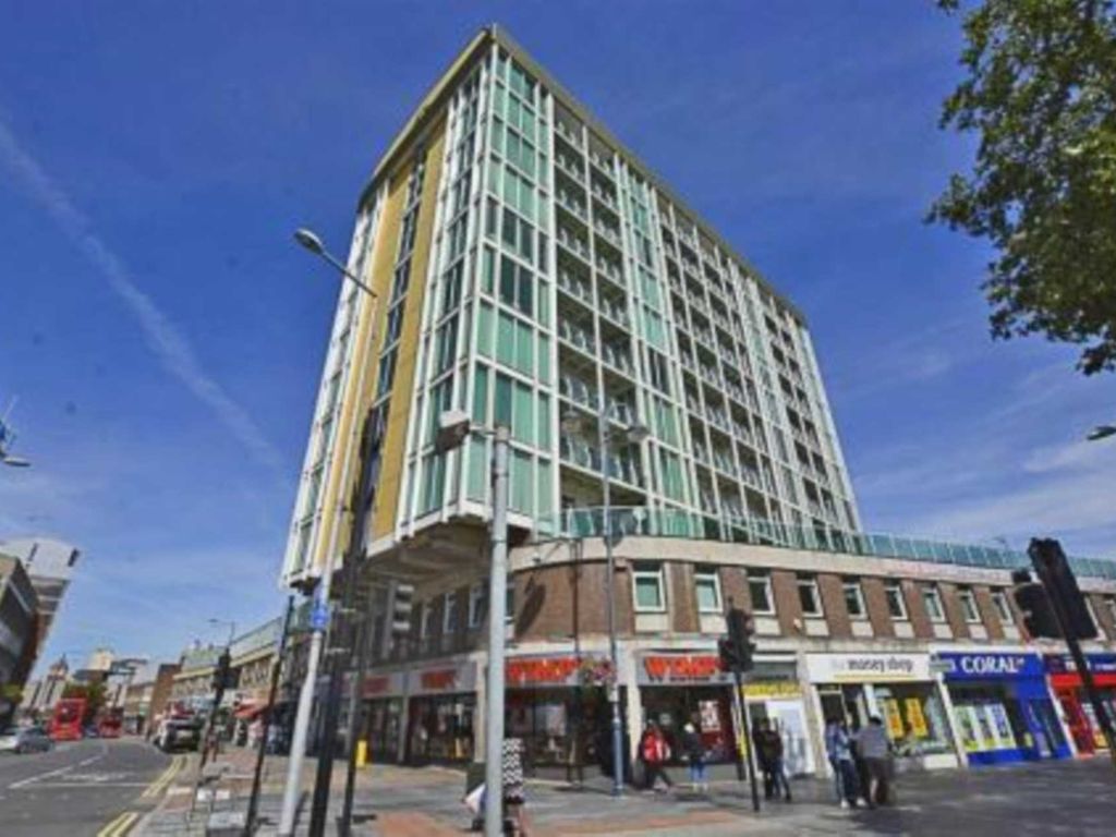 2 bed flat for sale in Maritime House, Greens End, Woolwich SE18, £200,000