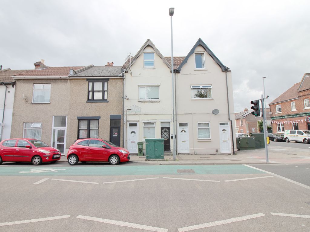 2 bed flat for sale in Twyford Avenue PO2, £149,995