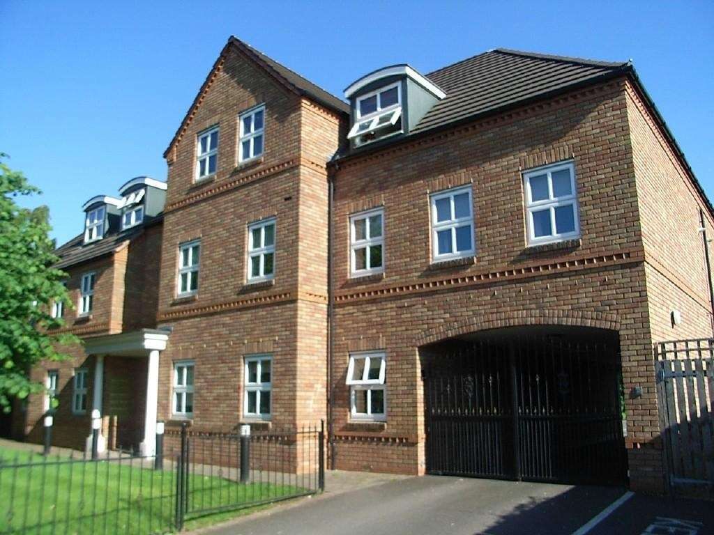 1 bed flat for sale in Reddicap Heath Road, Sutton Coldfield B75, £139,995