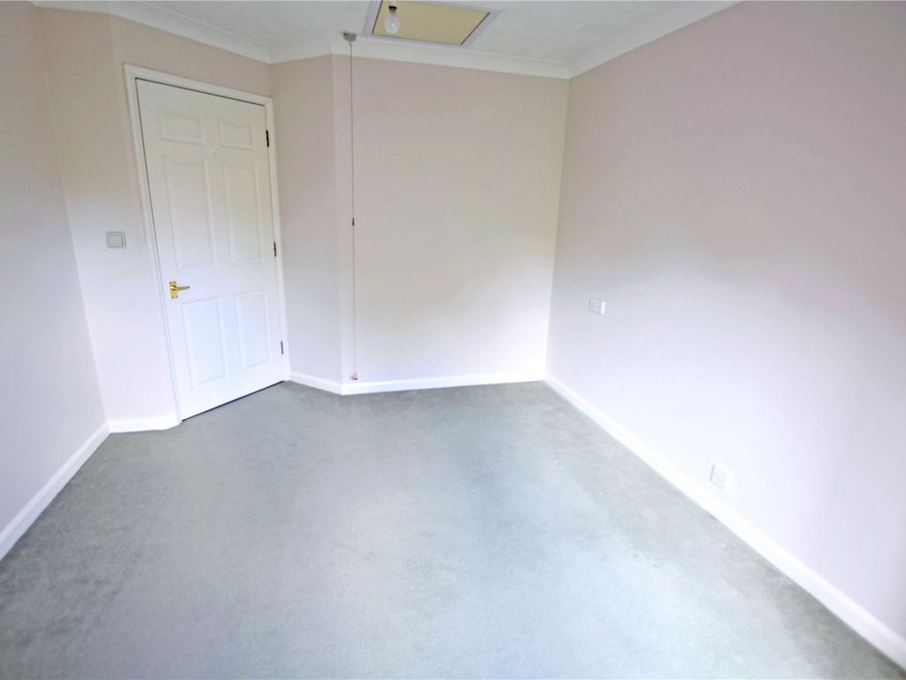 2 bed property for sale in Upper Gordon Road, Camberley GU15, £150,000