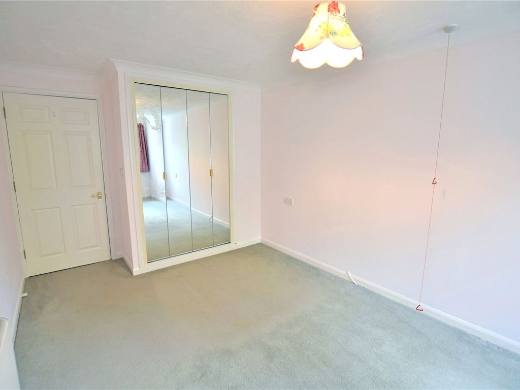 2 bed property for sale in Upper Gordon Road, Camberley GU15, £150,000