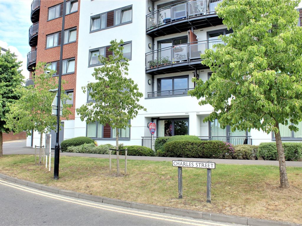 2 bed flat for sale in Upper Charles Street, Camberley, Surrey GU15, £150,000