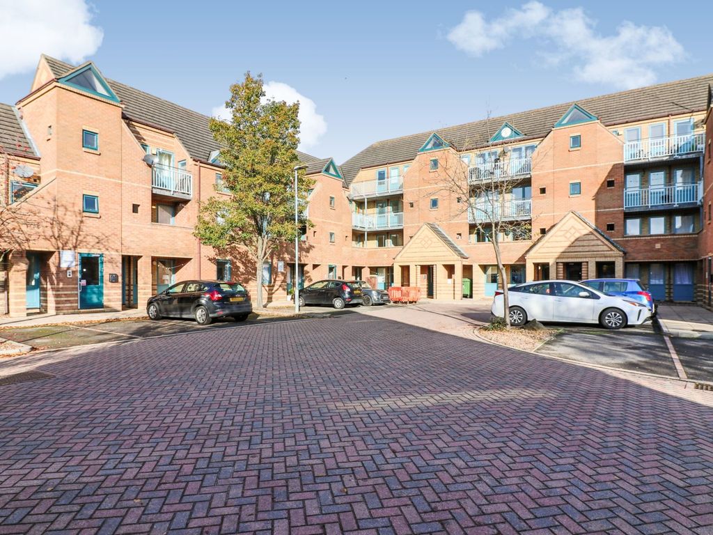 2 bed flat for sale in Manor Court, Grimsby DN32, £73,000