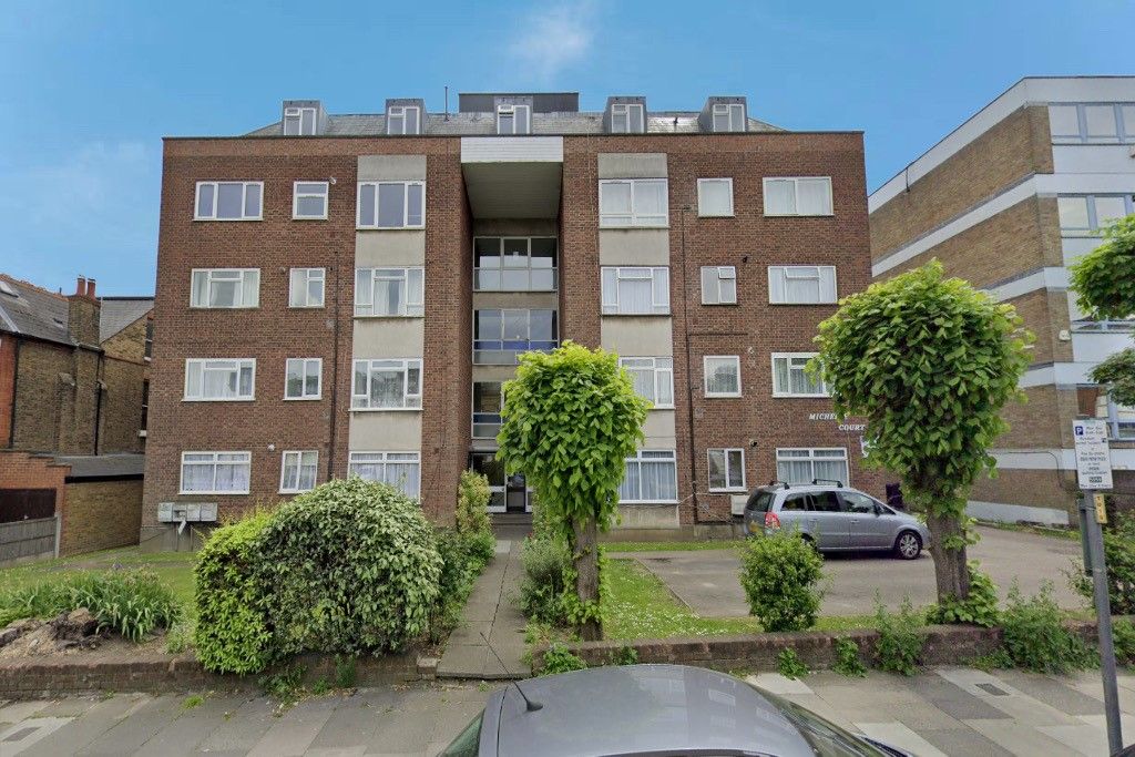 1 bed flat for sale in Michelle Court, Torrington Park, North Finchley N12, £269,950