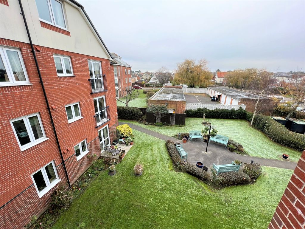 1 bed property for sale in Stour Road, Christchurch BH23, £110,000
