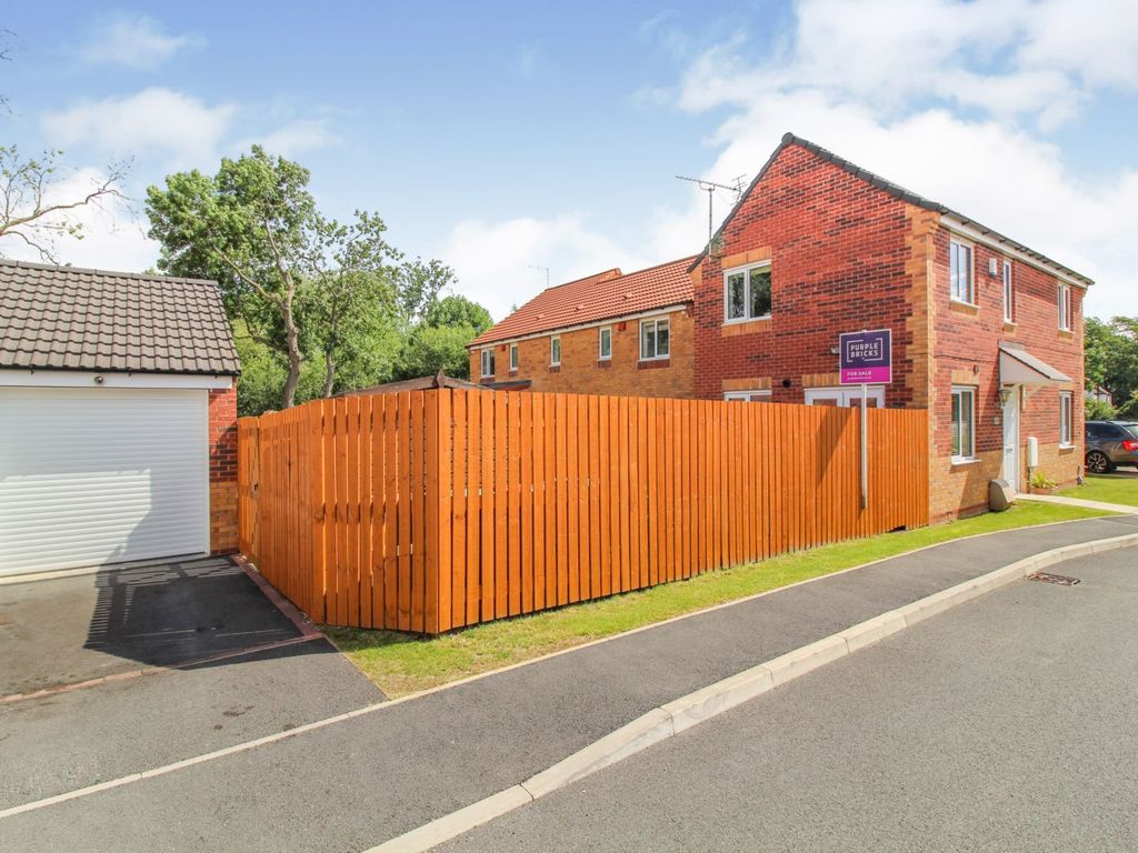 3 bed detached house for sale in Mizzen Road, Clowne S43, £220,000